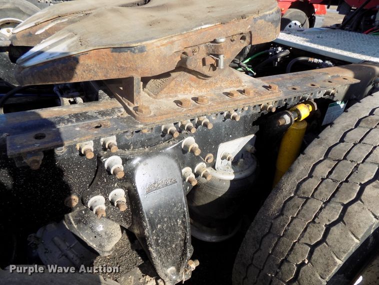 image for item DG2491 2005 Freightliner Columbia semi truck