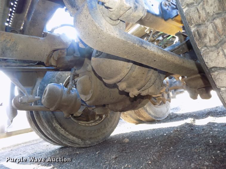 image for item DG2491 2005 Freightliner Columbia semi truck