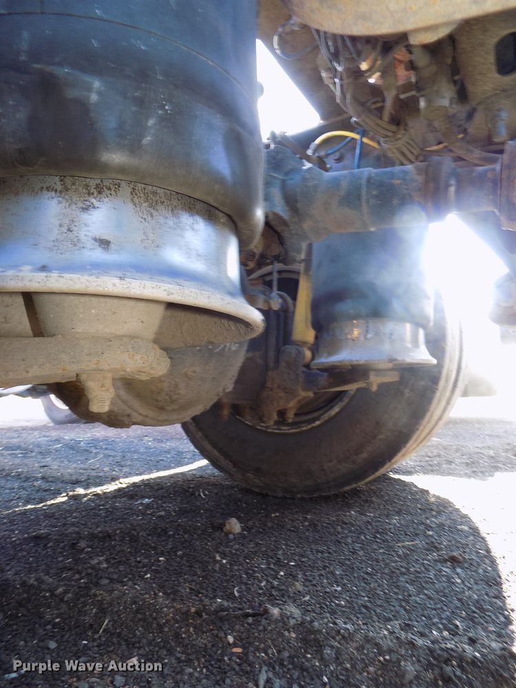 image for item DG2491 2005 Freightliner Columbia semi truck