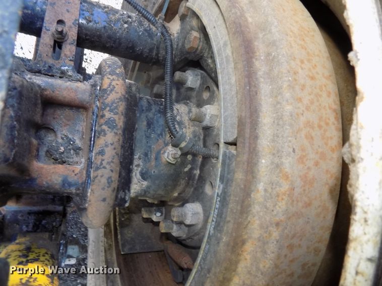 image for item DG2491 2005 Freightliner Columbia semi truck