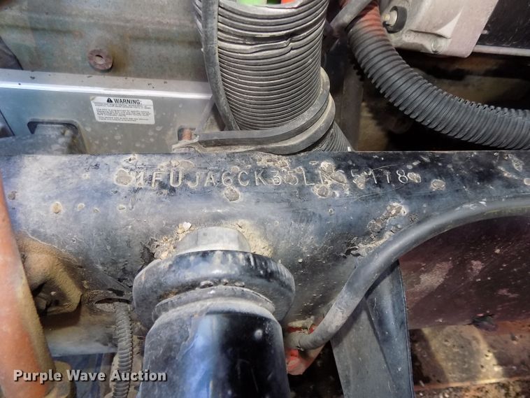 image for item DG2491 2005 Freightliner Columbia semi truck