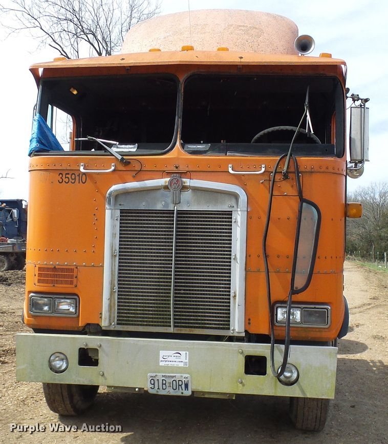 image for item DG5598 1985 Kenworth K100 semi truck