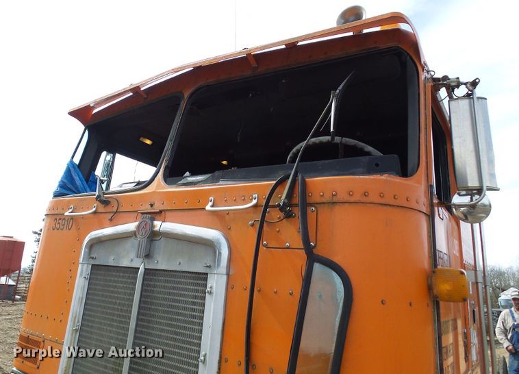 image for item DG5598 1985 Kenworth K100 semi truck