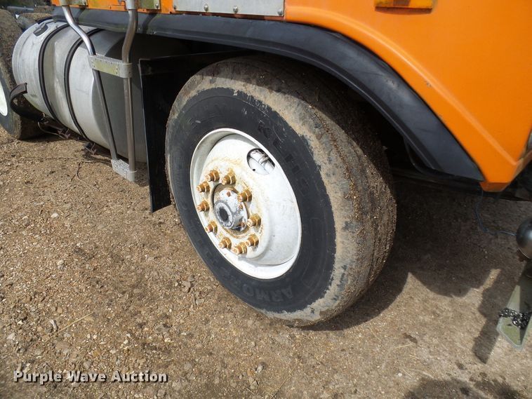 image for item DG5598 1985 Kenworth K100 semi truck