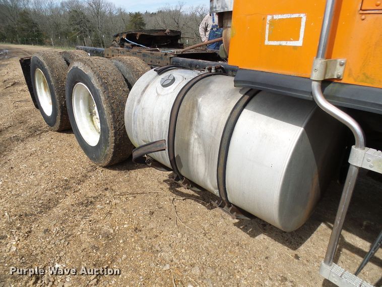 image for item DG5598 1985 Kenworth K100 semi truck