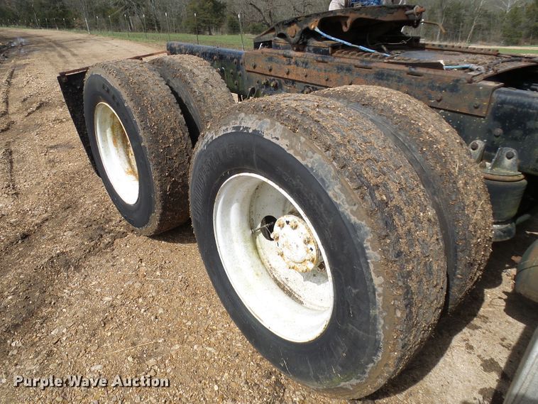 image for item DG5598 1985 Kenworth K100 semi truck