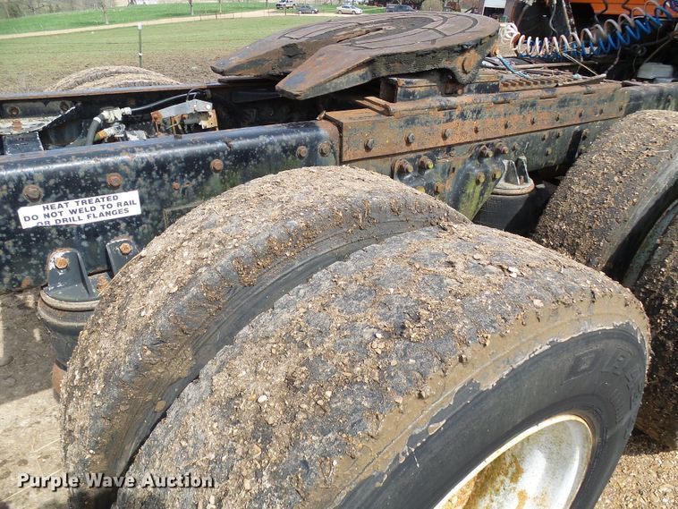 image for item DG5598 1985 Kenworth K100 semi truck