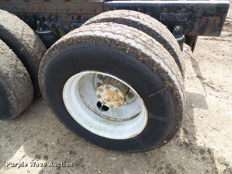 image for item DG5598 1985 Kenworth K100 semi truck