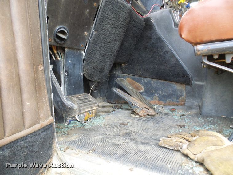 image for item DG5598 1985 Kenworth K100 semi truck