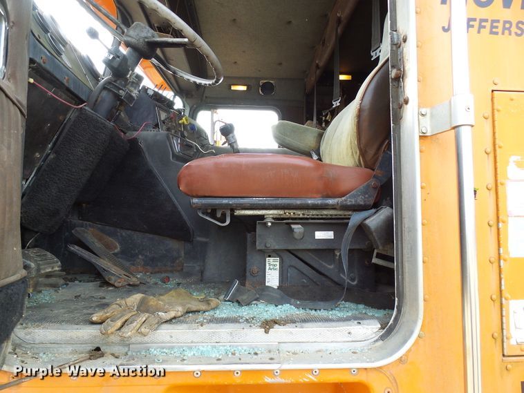 image for item DG5598 1985 Kenworth K100 semi truck