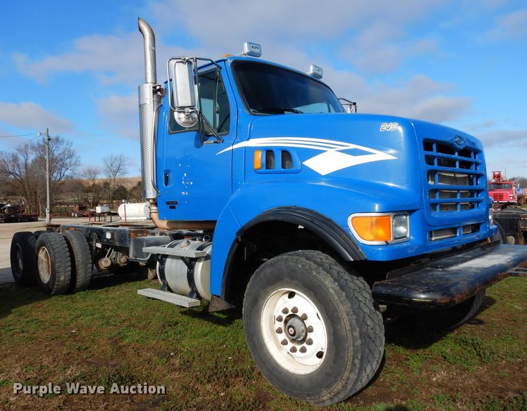 image for item DG6350 2007 Sterling LT8500 truck cab and chassis