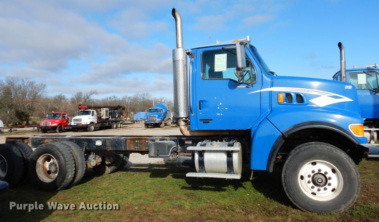 image for item DG6350 2007 Sterling LT8500 truck cab and chassis