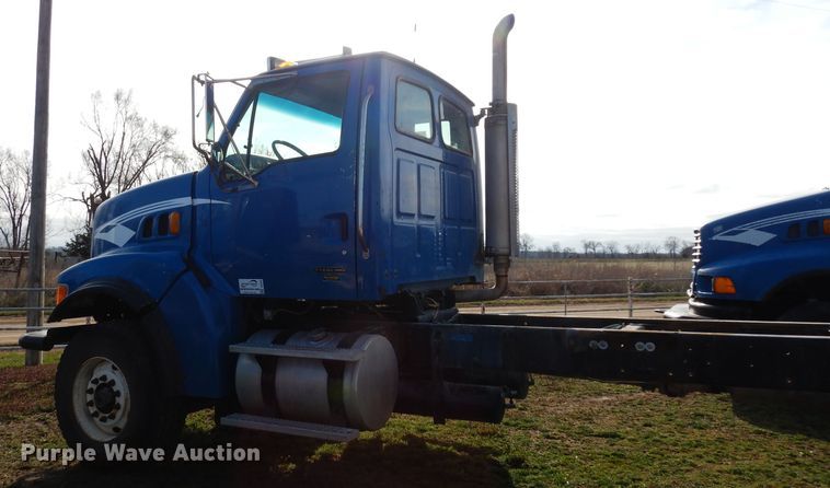 image for item DG6350 2007 Sterling LT8500 truck cab and chassis