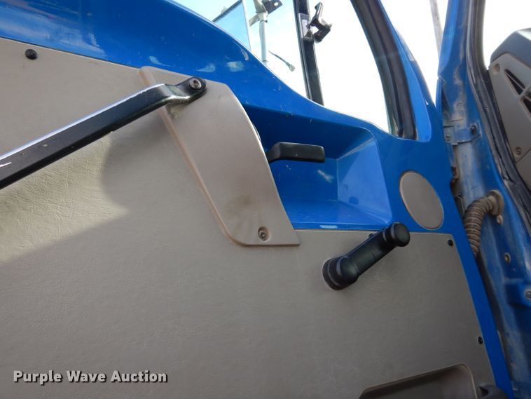 image for item DG6350 2007 Sterling LT8500 truck cab and chassis