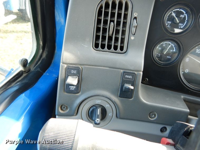 image for item DG6350 2007 Sterling LT8500 truck cab and chassis