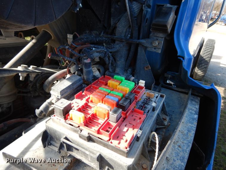 image for item DG6350 2007 Sterling LT8500 truck cab and chassis