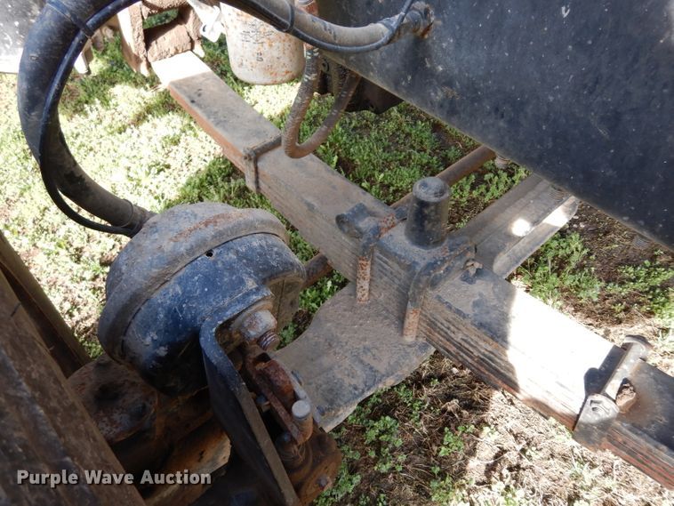 image for item DG6350 2007 Sterling LT8500 truck cab and chassis