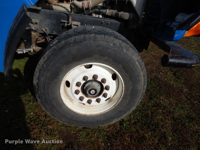 image for item DG6350 2007 Sterling LT8500 truck cab and chassis