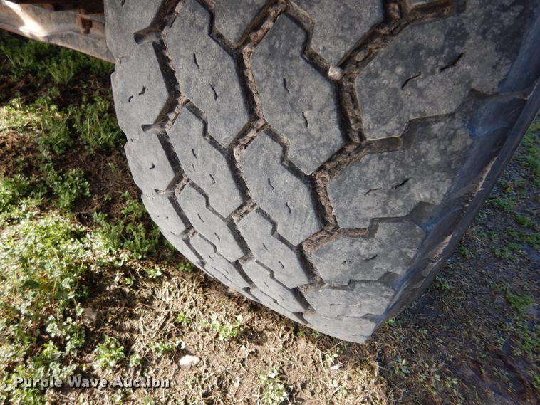 image for item DG6350 2007 Sterling LT8500 truck cab and chassis