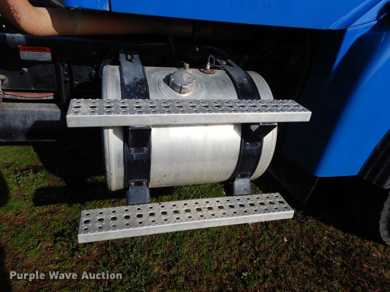 image for item DG6350 2007 Sterling LT8500 truck cab and chassis