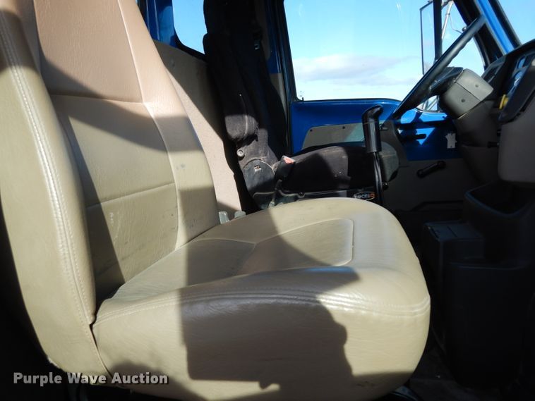 image for item DG6350 2007 Sterling LT8500 truck cab and chassis