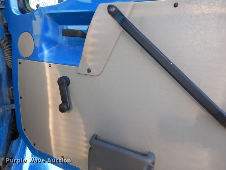 image for item DG6350 2007 Sterling LT8500 truck cab and chassis