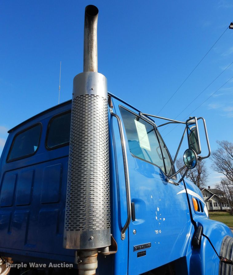 image for item DG6350 2007 Sterling LT8500 truck cab and chassis