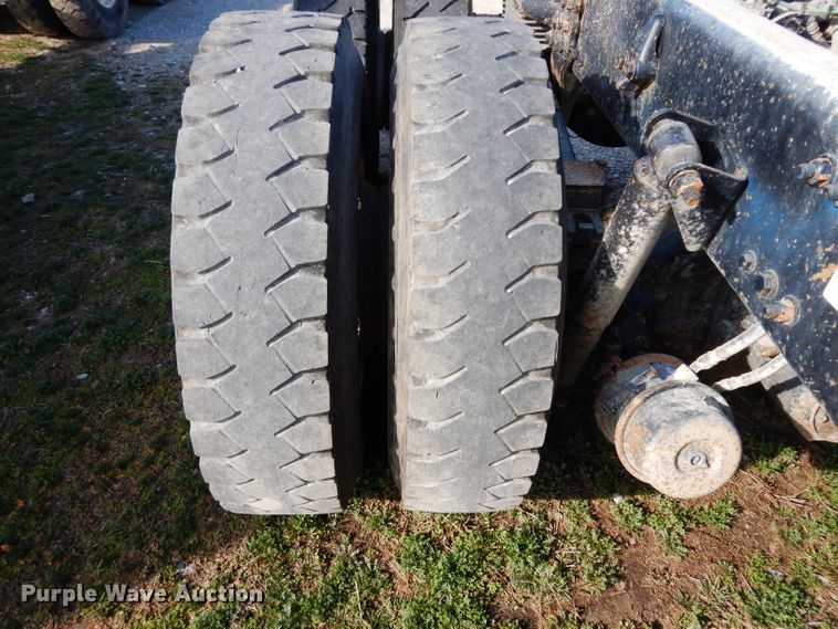 image for item DG6350 2007 Sterling LT8500 truck cab and chassis