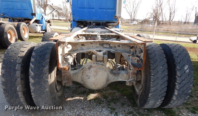 image for item DG6350 2007 Sterling LT8500 truck cab and chassis