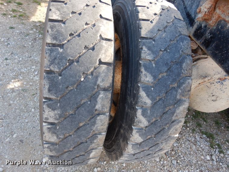 image for item DG6350 2007 Sterling LT8500 truck cab and chassis