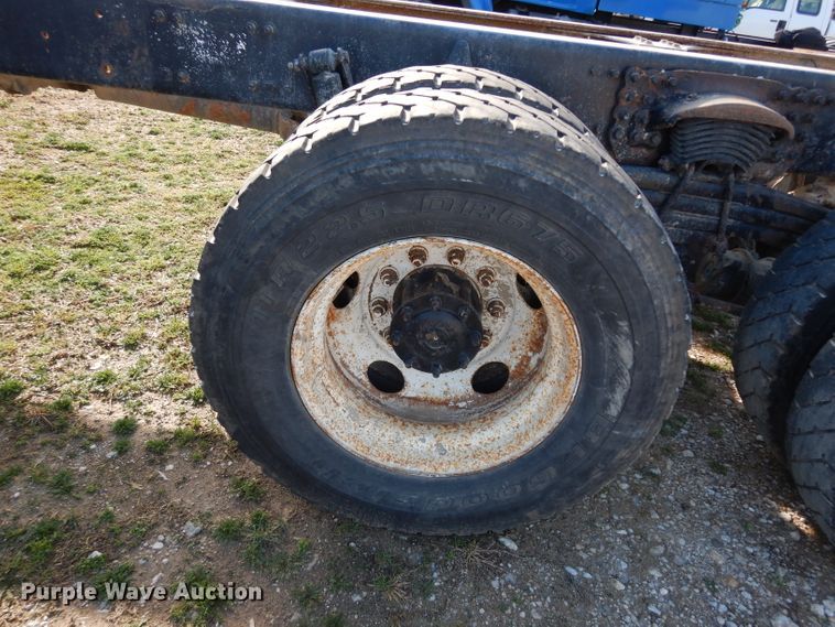 image for item DG6350 2007 Sterling LT8500 truck cab and chassis