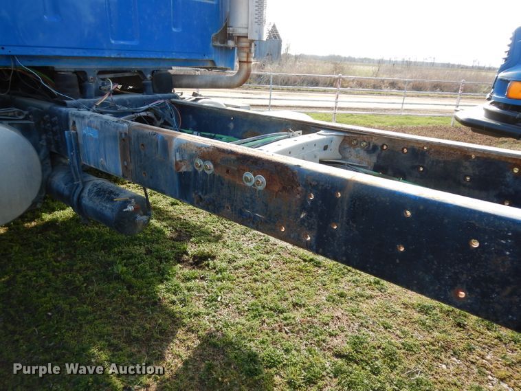 image for item DG6350 2007 Sterling LT8500 truck cab and chassis