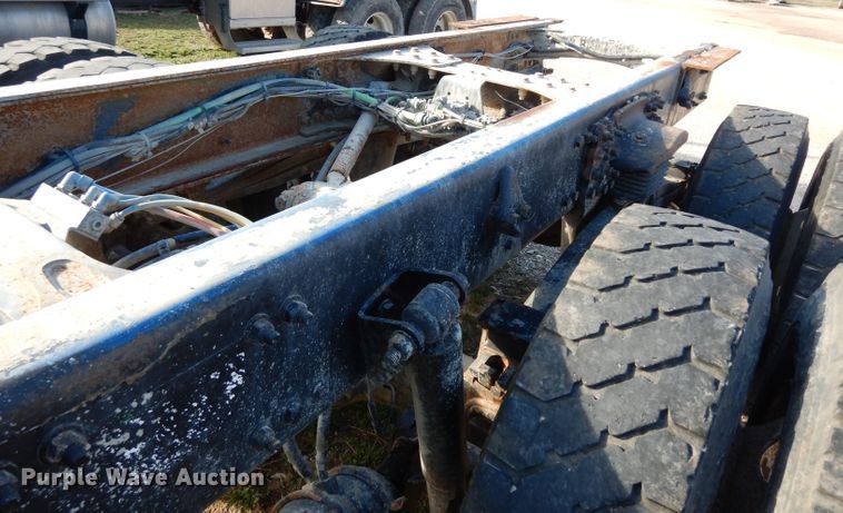 image for item DG6350 2007 Sterling LT8500 truck cab and chassis