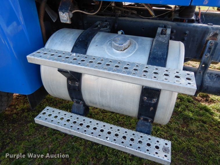 image for item DG6350 2007 Sterling LT8500 truck cab and chassis