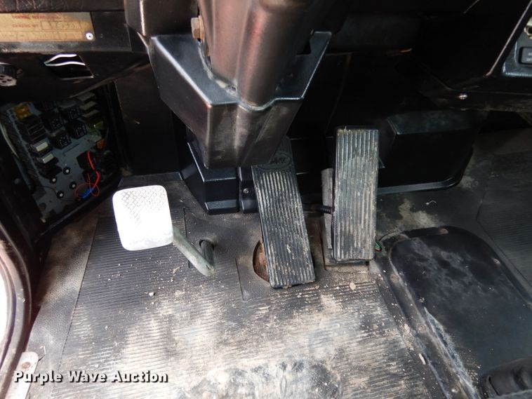 image for item DH2400 1995 Peterbilt 377 semi truck