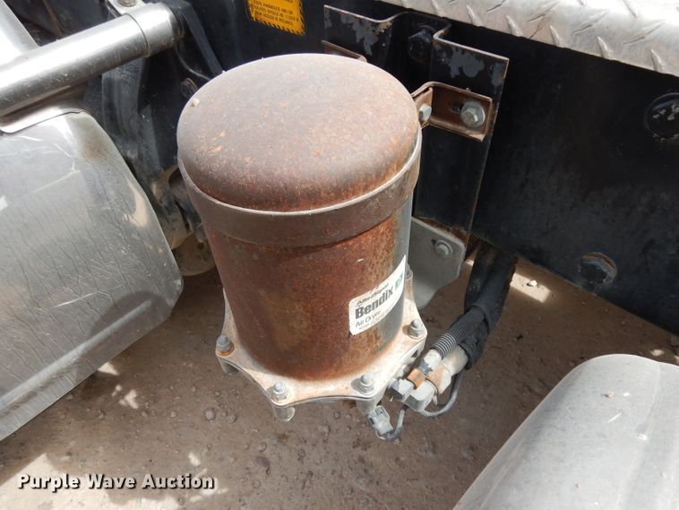 image for item DH2400 1995 Peterbilt 377 semi truck