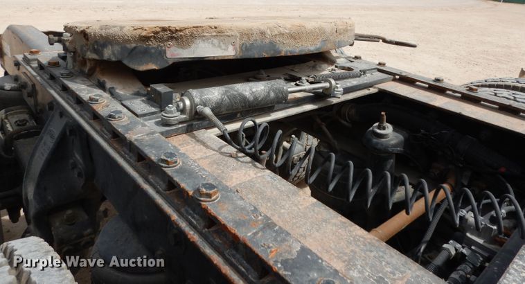 image for item DH2400 1995 Peterbilt 377 semi truck