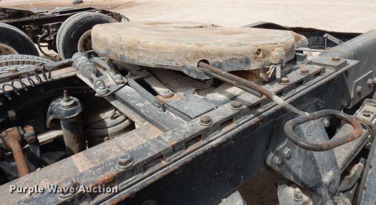 image for item DH2400 1995 Peterbilt 377 semi truck