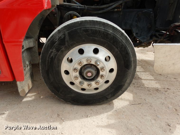 image for item DH2400 1995 Peterbilt 377 semi truck