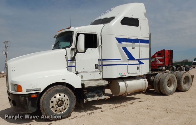image for item DH2401 2003 Kenworth semi truck