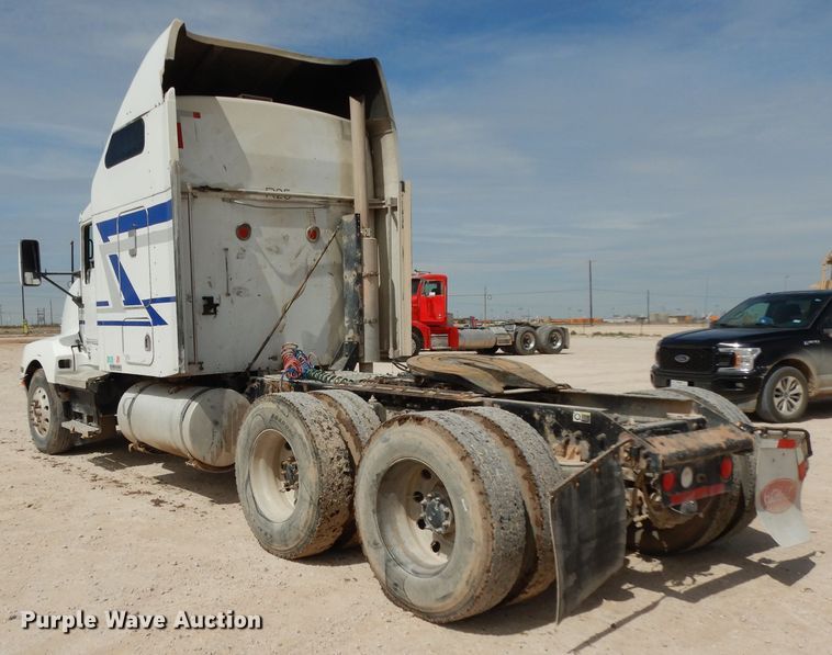 image for item DH2401 2003 Kenworth semi truck