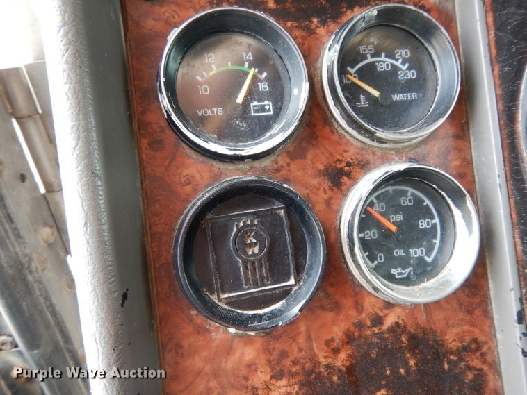 image for item DH2401 2003 Kenworth semi truck