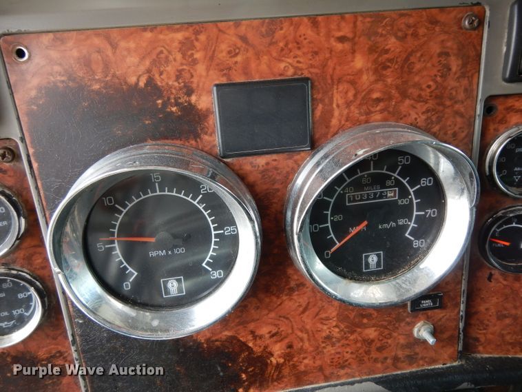 image for item DH2401 2003 Kenworth semi truck