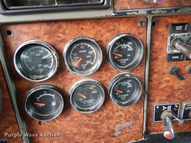 image for item DH2401 2003 Kenworth semi truck