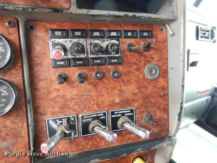 image for item DH2401 2003 Kenworth semi truck