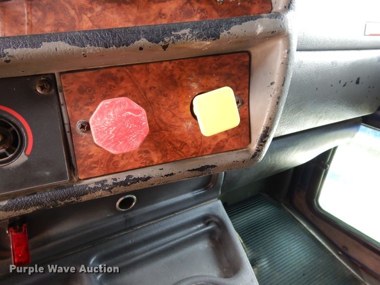 image for item DH2401 2003 Kenworth semi truck