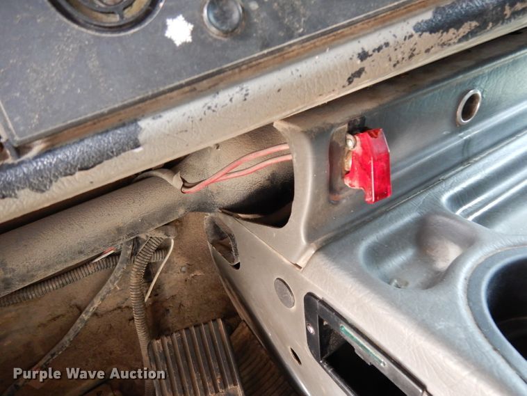 image for item DH2401 2003 Kenworth semi truck