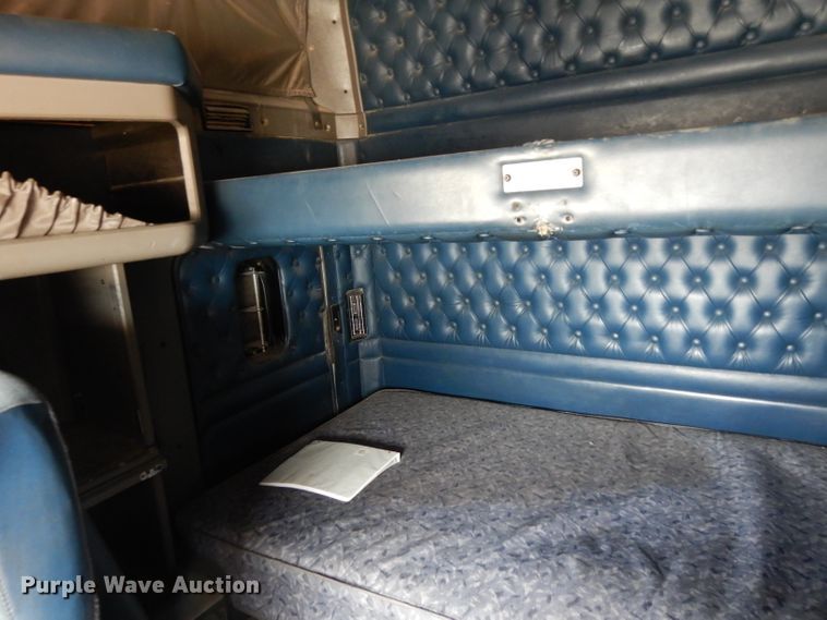 image for item DH2401 2003 Kenworth semi truck