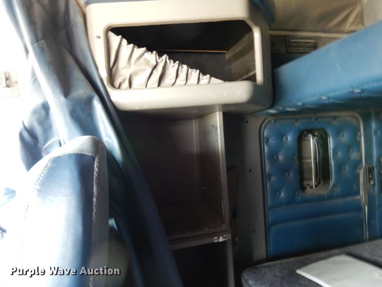 image for item DH2401 2003 Kenworth semi truck