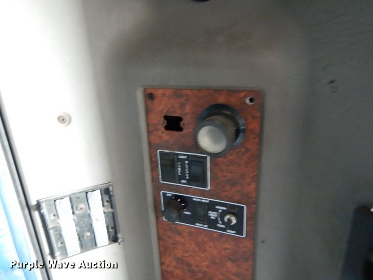 image for item DH2401 2003 Kenworth semi truck